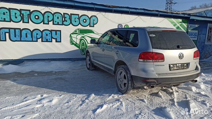 Молдинг крыши правый Volkswagen Touareg 7L6860182F