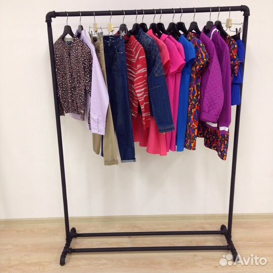 Вешалка из водопроводных труб