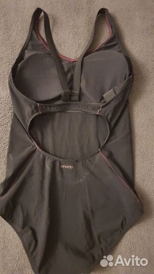 Купальник слитный для бассейна.adidas