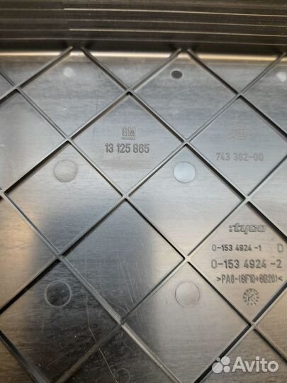 Крышка блока предохранителей opel astra h