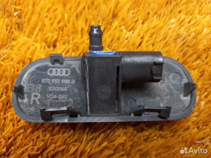 Форсунка омывателя правая Audi A5 8T cdnc 2010