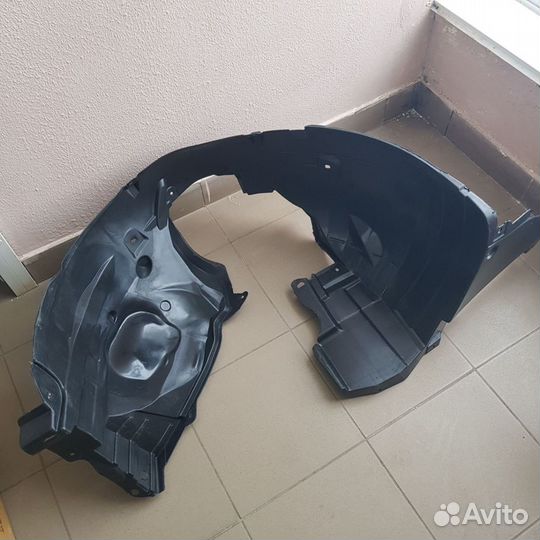 Подкрылок Nissan Almera передний правый