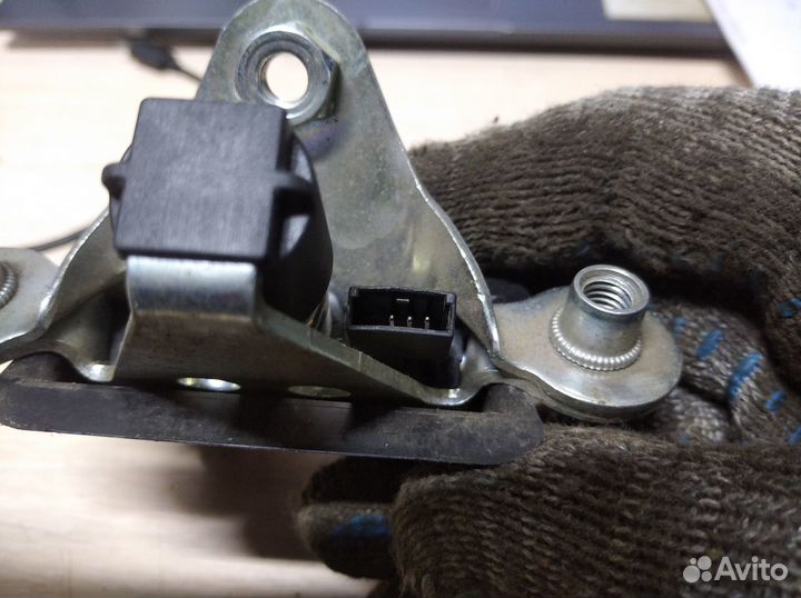 Замок крышки багажника Skoda Octavia A5 2004-2013