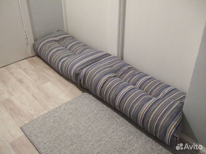 Пуфы / подушки для дивана