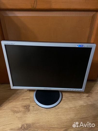 Монитор Samsung