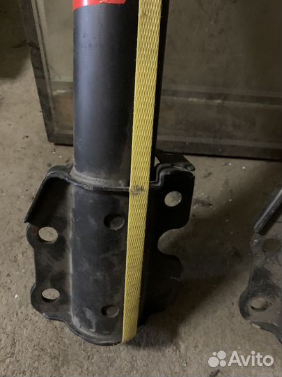 Амортизаторы передние спринтер, LT