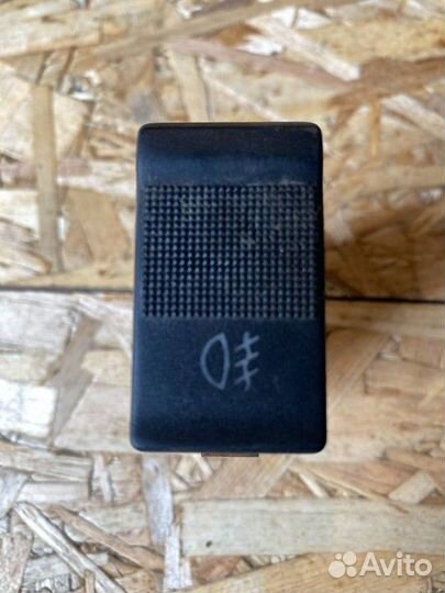 Кнопка передних противотуманных фар Audi 80