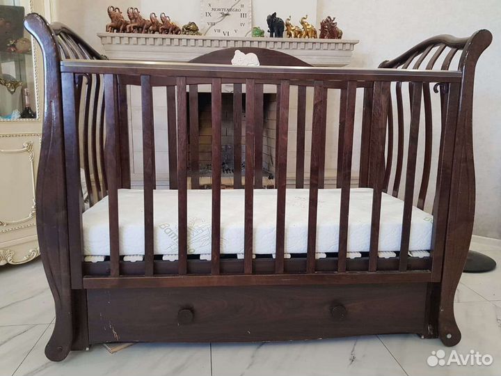 Детская деревянная кроватка С маятником
