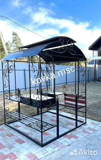 Мангал с крышей