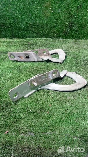 Петля капота Renault Megane