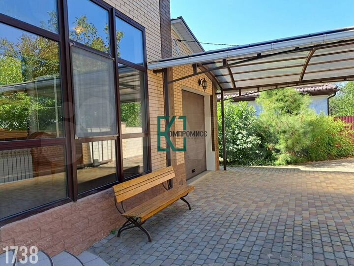 Дом 201,3 м² на участке 10,4 сот.