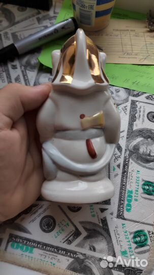 Статуэтка фарфор