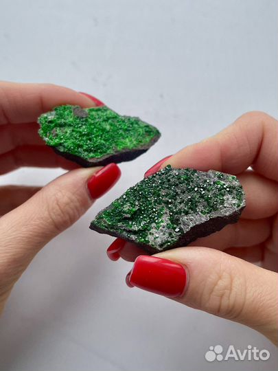 Уваровит минерал коллекционный