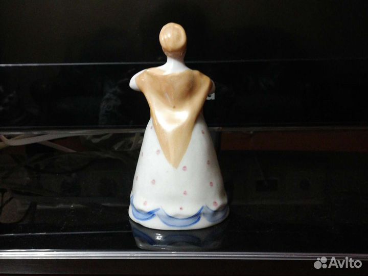 Статуэтка фарфор