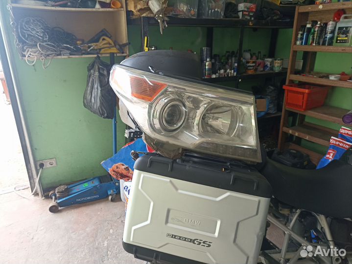 Фара правая и решётка Тоёта ленд крузер 200