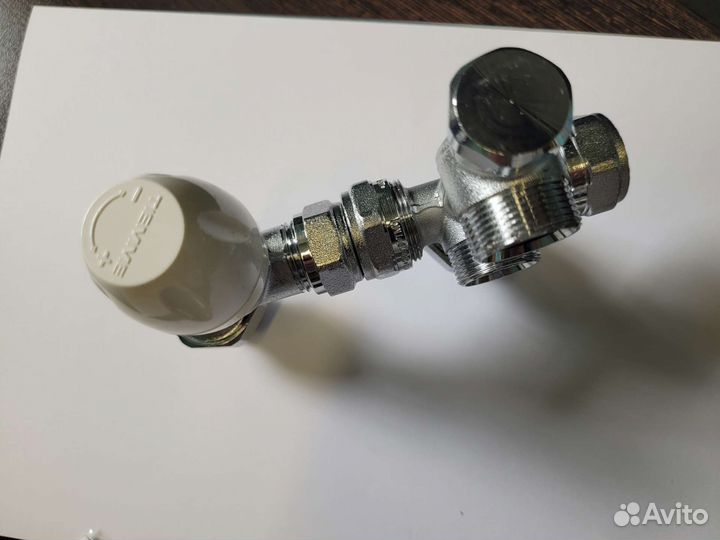 Узел подключения радиатора из стены tiemme