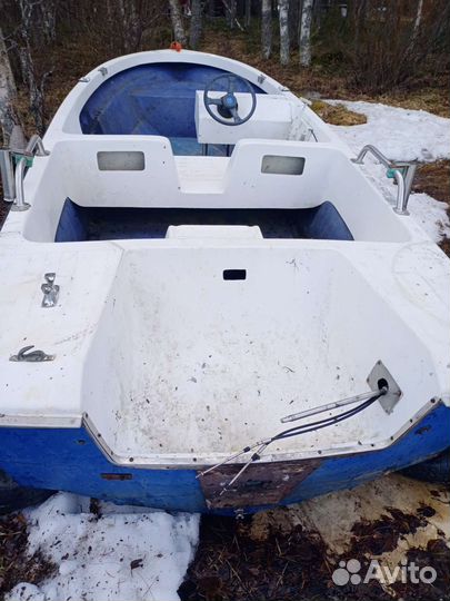 Лодка моторная
