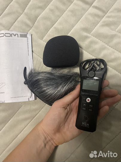 Аудио рекордер Zoom H1n с петличкой, аксессуарами