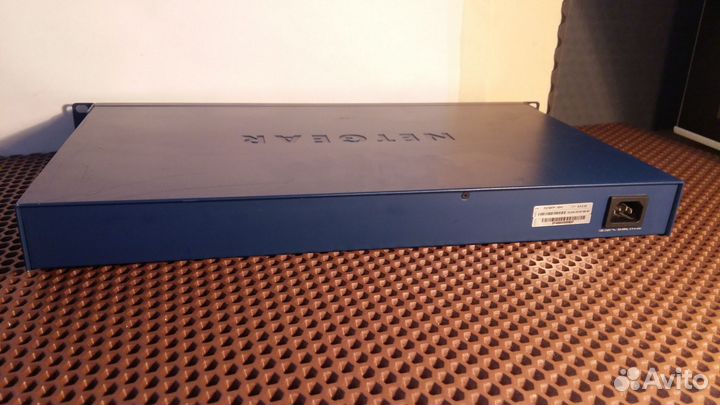 PoE коммутатор Netgear FS728TP