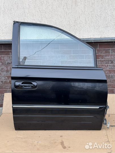 Дверь передня левая, правая chrysler voyager