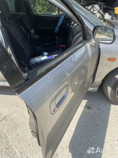 Дверь передняя левая и пр Mitsubishi Carisma хет