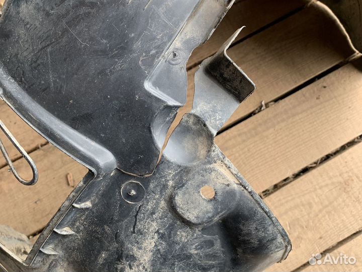 Подкрылок передний правый opel astra h