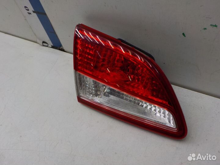 Фонарь задний левый внутренний Nissan Almera 2012