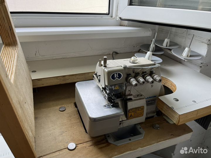 Швейная машинка jack оверлок