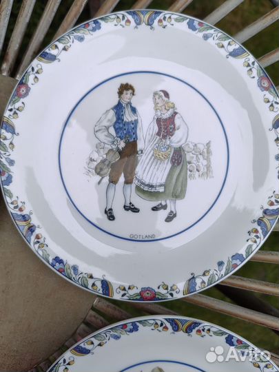 Винтажные тарелки с национальными костюмами