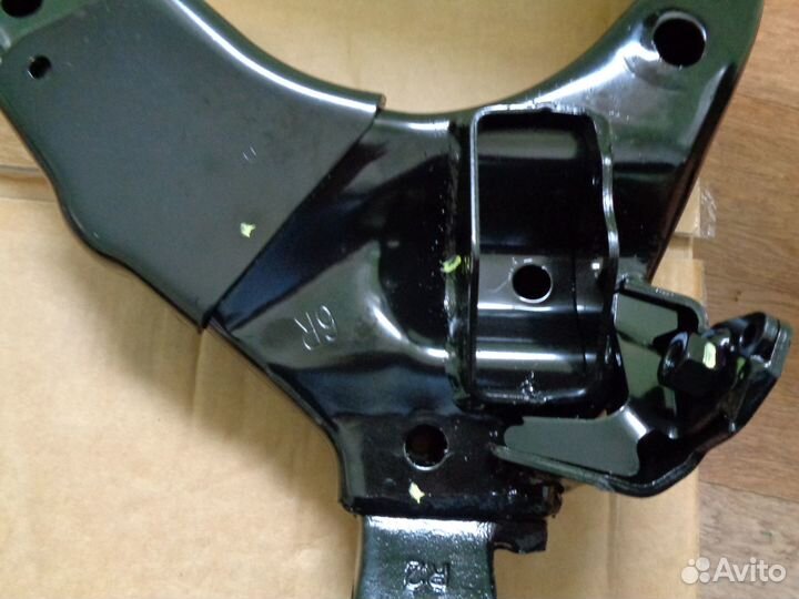 Рычаг передний нижний правый Тойота Ленд Крузер150