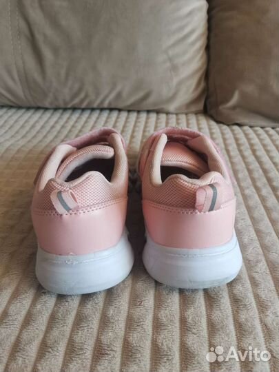 Кроссовки для девочки