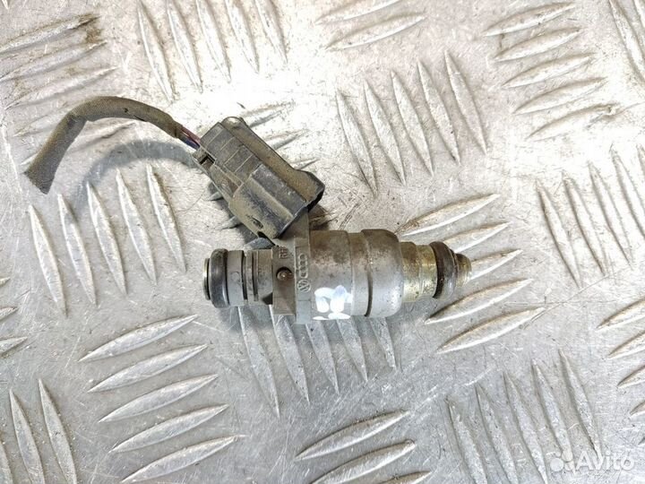 Форсунка двигателя Skoda Octavia 2004 2013