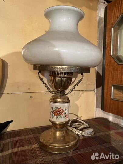 Настольная лампа