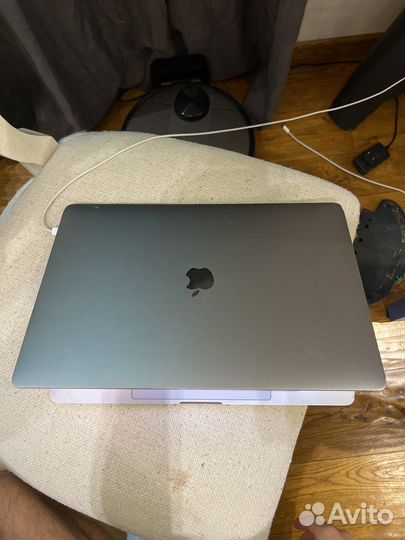 Apple Macbook Pro (15-inch, 2016)