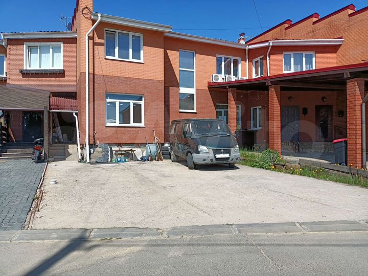 Таунхаус 144 м² на участке 2,7 сот.