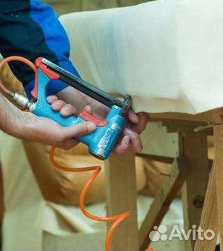 Обивщик мебели