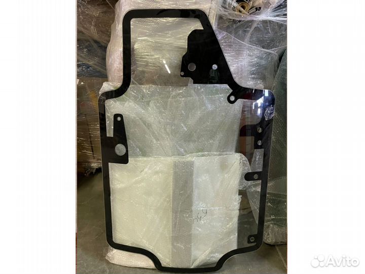 Стекло боковое заднее левое Bomag