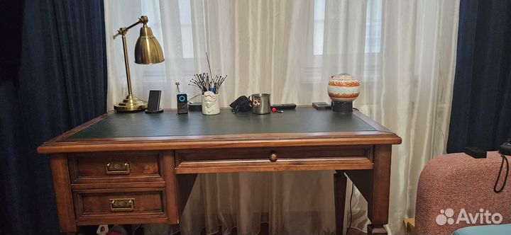 Письменный стол