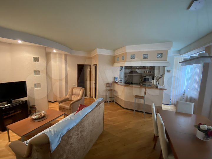 4-к. квартира, 105 м², 1/3 эт.