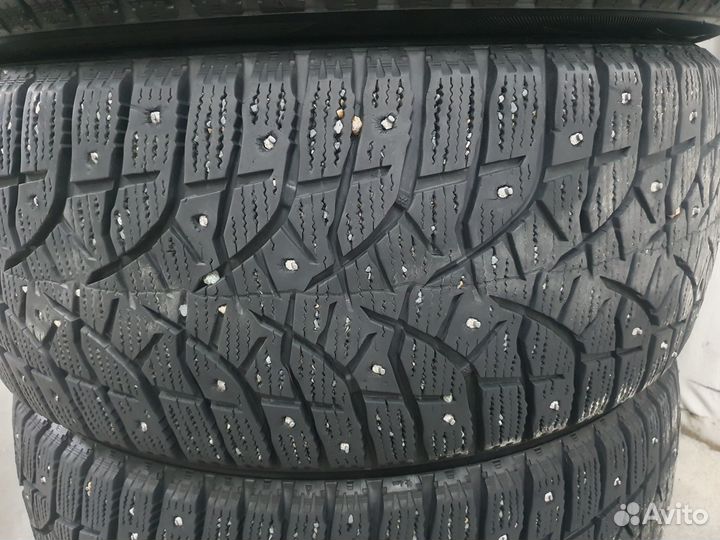 Bridgestone Blizzak Spike-02 235/45 R18 98T