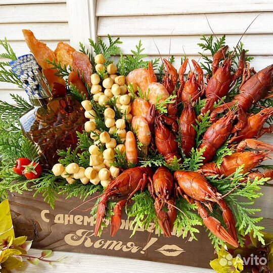Мужской букет с раками и сыром
