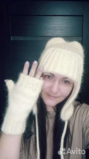 Шапка вязанная с митенками