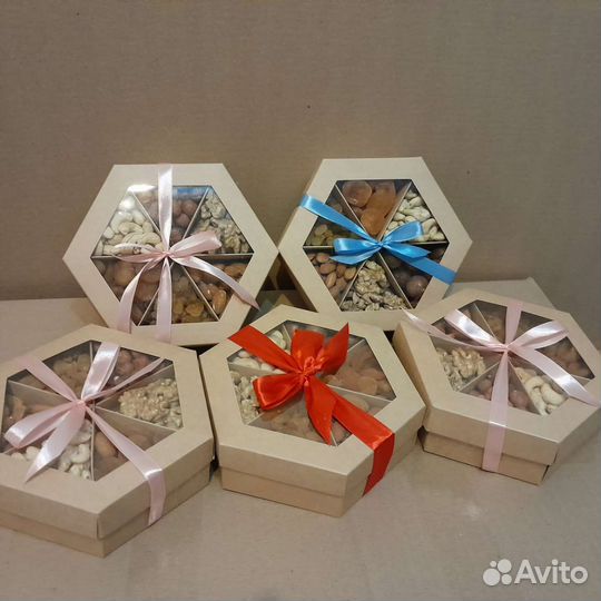 Подарочный набор орехов и сухофруктов