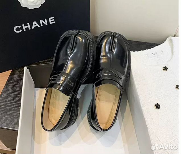 Лоферы Maison Margiela tabi лакированные таби