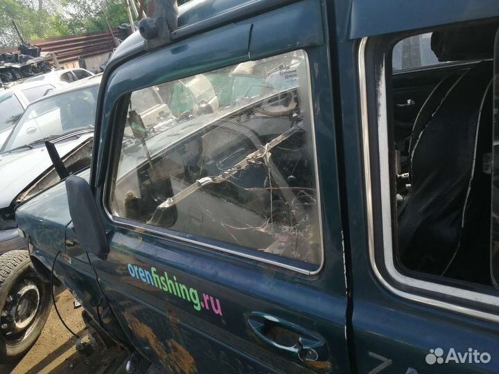 Стекло двери на ниву 2121