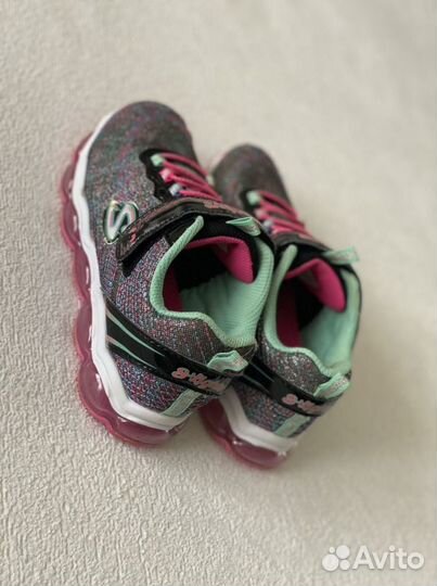 Кроссовки для девочки