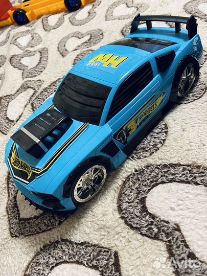 Hot wheels машина
