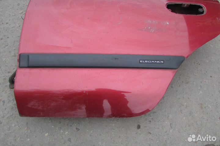 Дверь Mitsubishi Carisma в сборе