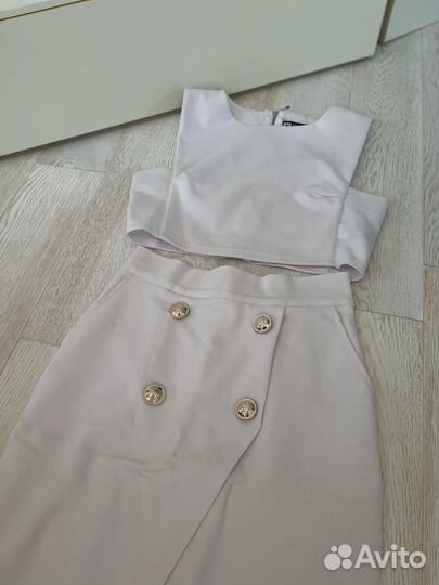 Костюм с юбкой