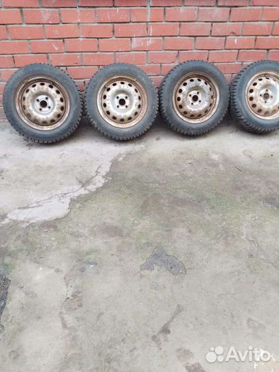 Dunlop SP Winter Ice 02 185/65 R15